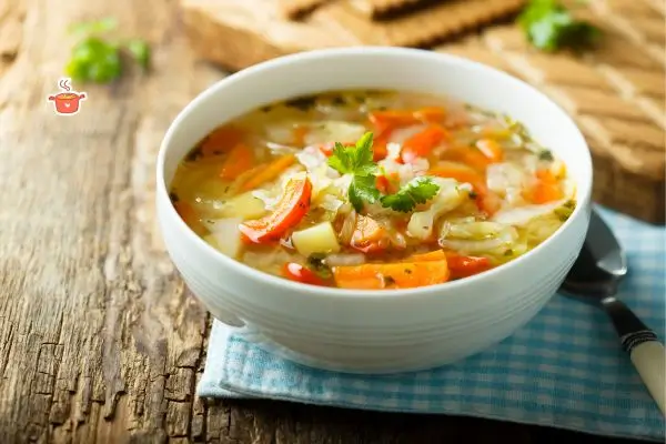 Sopa com proteína vegetal:  receita saborosa para os dias frios